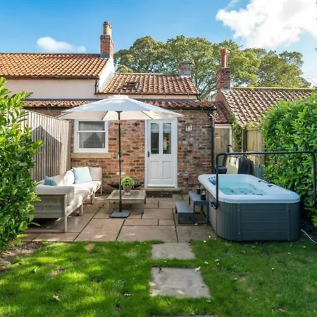 Blaksmiths With Hot Tub * Normanby